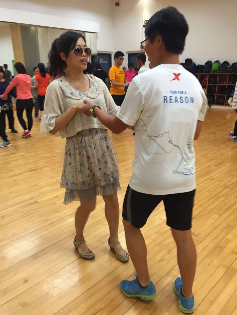 失明後的Inti加入了不少視障人士組織，有助她打開心扉重拾自信，例如她會參加香港失明人健體會的舞蹈活動。
