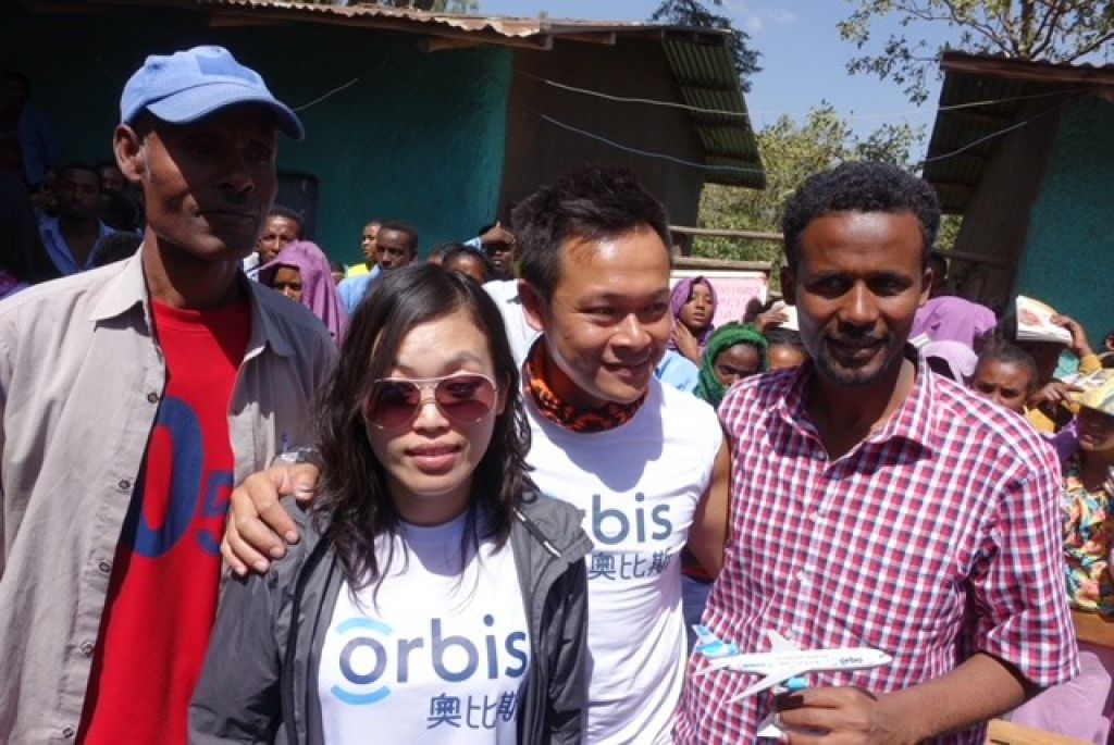 Inti曾參加埃塞俄比亞的「以盲救盲」10K馬拉松，還跟奧比斯大使梁祖堯探訪當地村民。