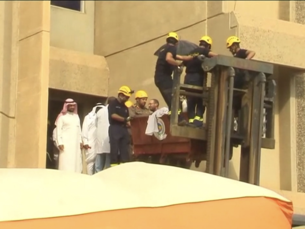 2013年，已故的沙特國王阿卜杜拉派人把他救出。