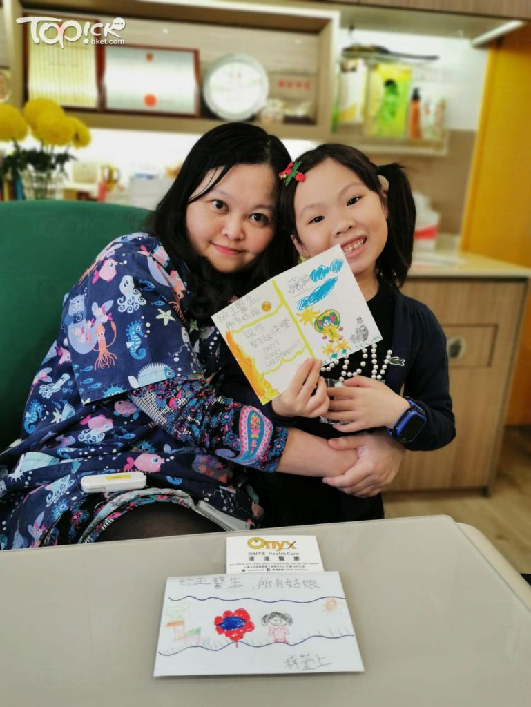 王醫生喜見病童健康成長。