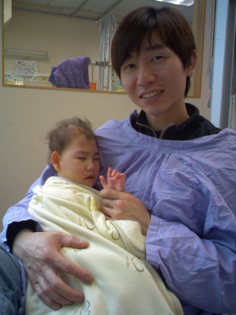 羅先生指，兒子出生不久，便確診罕見疾病亞當斯奧利佛症候群先天性頭皮缺乏伴四肢復位異常（Adams-Oliver Syndrome），更是當時香港首宗病例。