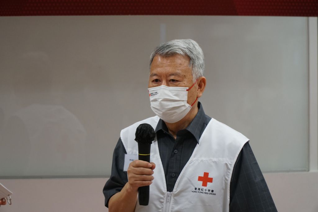 74歲的梁鉅英便是其中一員，他於退休前任職機械相關的工作，利用其專業知識協助保養及維修輪椅長達14年。
