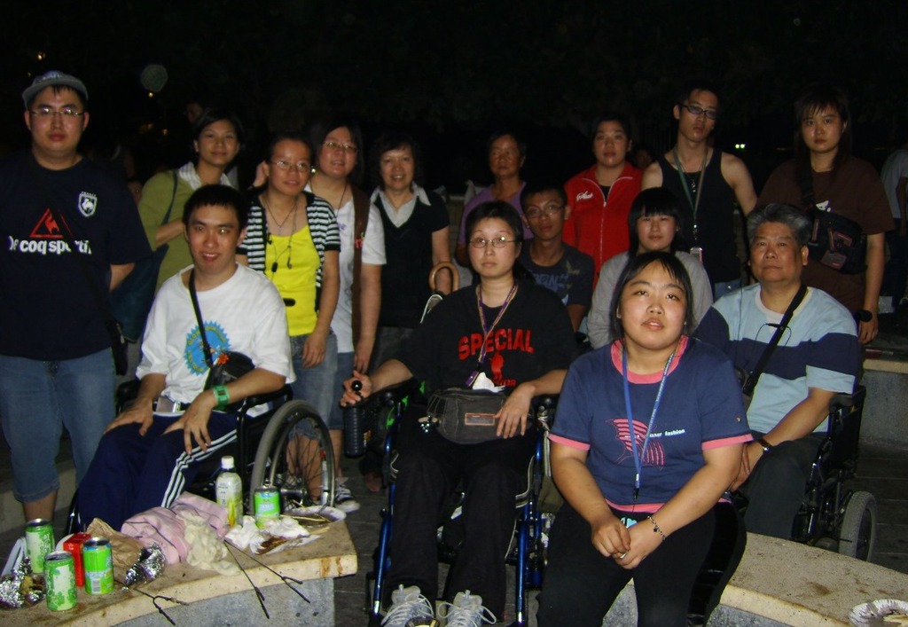 嘉星（前左一）小學至中三都在特殊學校度過，當時的朋友圈子既簡單又單純。