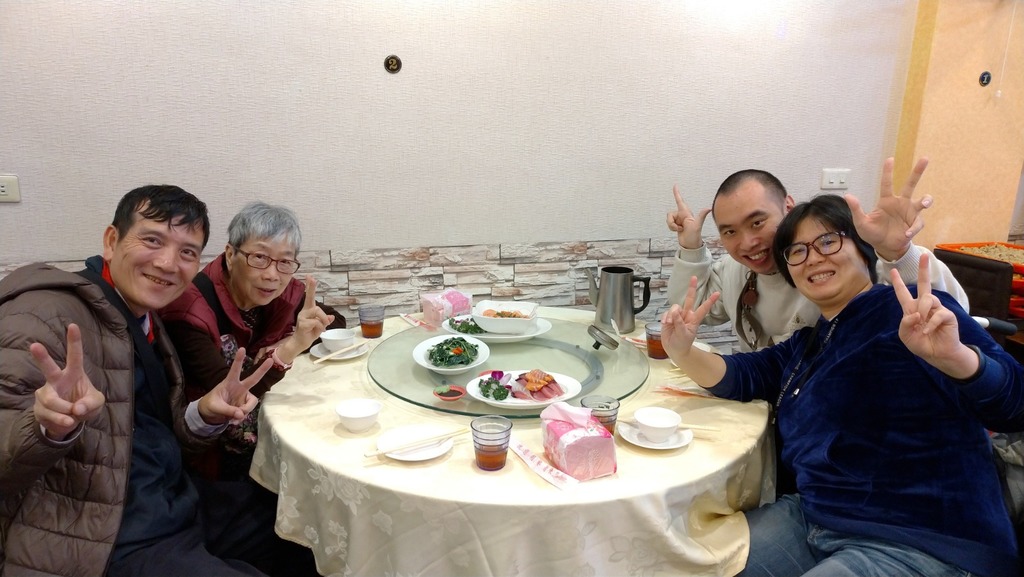 與媽媽和契哥的感情十分要好，也感謝他們不辭勞苦的照顧。