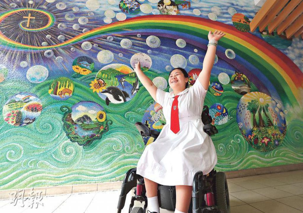 潔心林炳炎中學DSE考生林寶儀天生下肢痙攣，需以輪椅代步。同為「女飛魚」的她多次為港作賽並摘下獎牌，掌聲背後她承受過不少白眼，但寶儀一一以樂觀心態應對，她將來想做社工，以過來人身分開解醫院病童。