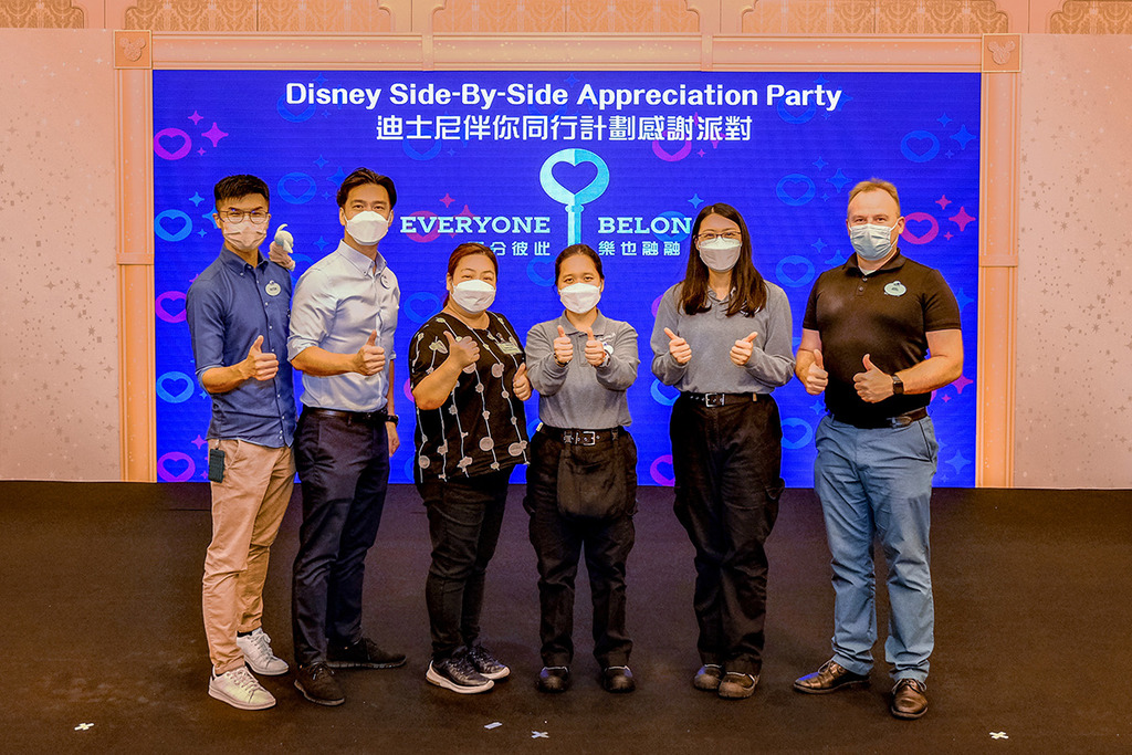 在本月初舉行的「迪士尼伴你同行計劃感謝派對」上，樂園邀請了參與計劃的社區合作夥伴，以及今次計劃的學員和他們的Buddy和領袖，感謝大家對計劃的支持和參與，一同在香港迪士尼構建多元共融的工作間，也希望將