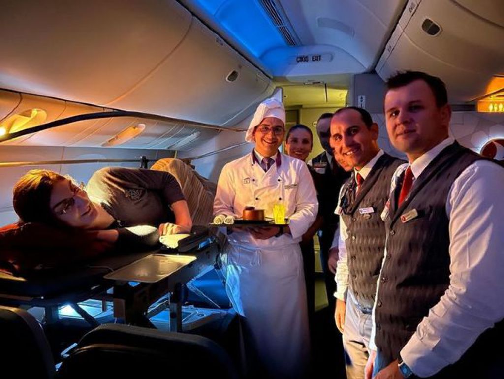 航空公司將6個座位改裝成擔架，讓無法久坐的Rumeysa Gelgi能夠出國旅行。