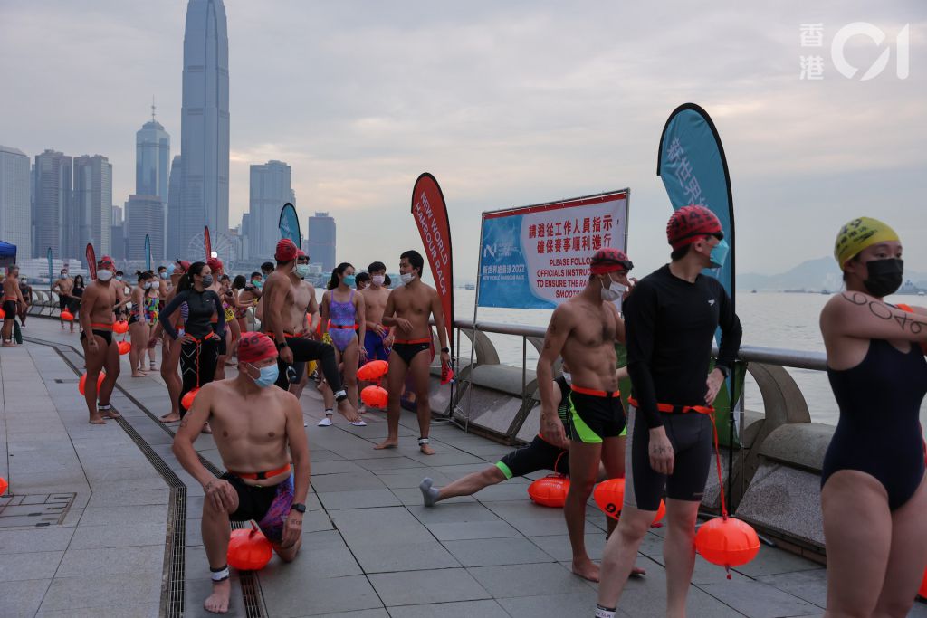 10月23日，維港泳順利舉行，約有1,500名泳手報名參賽，最終有近1200人出席，其中約100名「競賽組」健兒，以15分鐘，由灣仔金紫荊廣場公眾碼頭出發游至對岸的尖沙咀星光大道終點。