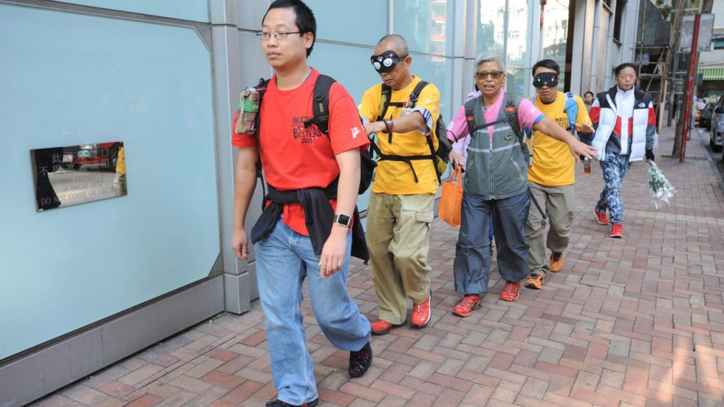 【无障行者】蒙眼、掩耳社区游走　让健全人士体验障碍重重的香港