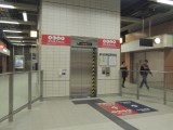 電梯連接大堂及車站月台