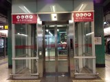 电梯连接大堂及车站月台